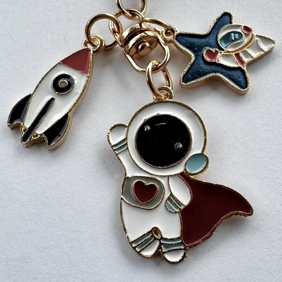 Astronaut Suit Keychain Golden Space Rocket Spacecraft NASA Sci-fi Keyfob Gift - Picture 3 of 7